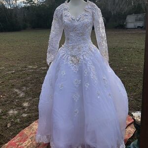 Alfred Angelo Wedding Dress S 8 White Pearl BeadsEmbroidered Gold Sequins & Veil